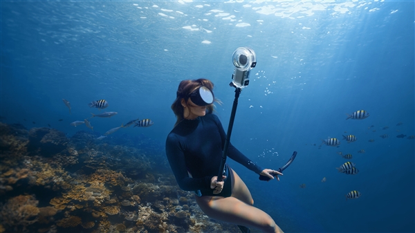 回击大疆全景相机！影石Insta360 X5 首降500元：到手价3298元起