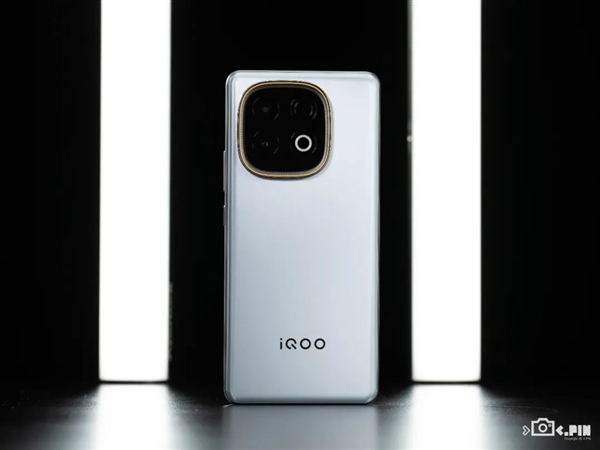 超大电池+旗舰性能=2199 iQOO新机把钱花在了刀刃上