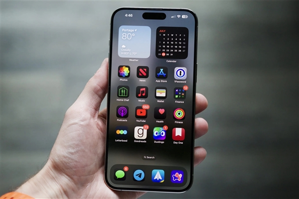 iPhone 17 Pro橙色新配色上热搜：辨识度最高的苹果手机