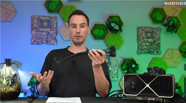 NVIDIA从未发布的Titan Ada：用的竟是6×8Pin转双16Pin！最高可达900W