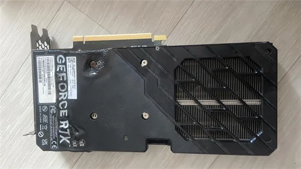 完全意想不到 RTX 4060 Ti起火严重烧熔！未超频、没有高负载