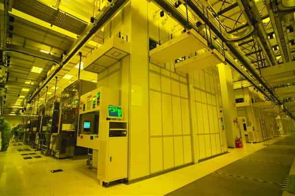 台积电首次公开2nm！性能提升15％、功耗降低35％