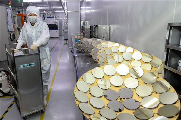 刚火没两天 小米YU7就因为“偷工减料”被锤了吗